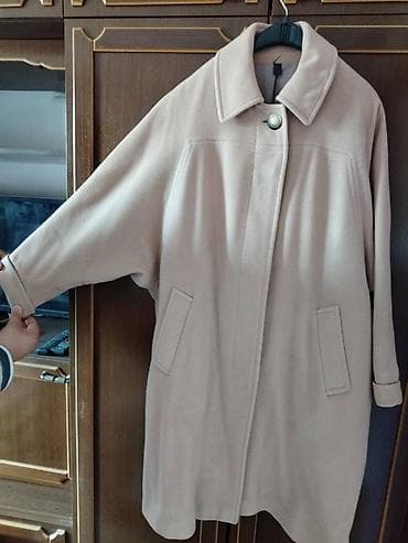 Dugačak ženski kaput u svetlo bež boji, idealan za prelazne periode na lalafo.rs — 2 Dugačak ženski kaput u svetlo bež boji, idealan za prelazne periode — 2