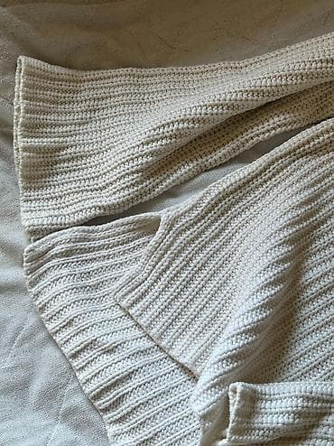 Women's Sweaters, Cardigans: H&M dzemper
M
odlicno stanje
900din at lalafo.rs — 4 Women's Sweaters, Cardigans: H&M dzemper
M
odlicno stanje
900din — 4