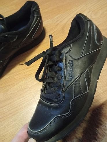 Reebok klasične kožne patike – crne - Model sa pertlama, diskretan na lalafo.rs — 2 Reebok klasične kožne patike – crne - Model sa pertlama, diskretan — 2