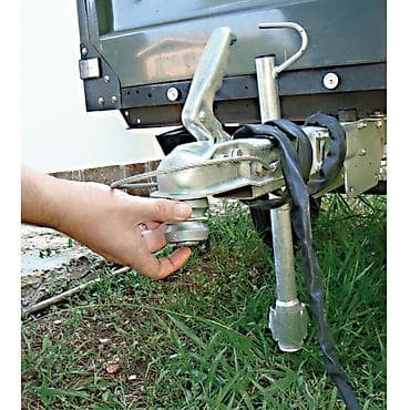 Transport: Metalna zastita za prikolicu sa 2 kljuca i imbusom Montira se na sapu at lalafo.rs — 2 Transport: Metalna zastita za prikolicu sa 2 kljuca i imbusom Montira se na sapu — 2