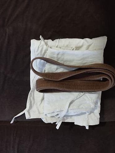 Kvalitetan kimono za borilacke vestine sa braon pojasom. Od na lalafo.rs — 1 Kvalitetan kimono za borilacke vestine sa braon pojasom. Od — 1