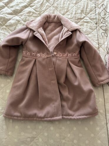 Kaputic i bundica za devojcice velicina 4,malo noseno,komad 2000dinara na lalafo.rs — 3 Kaputic i bundica za devojcice velicina 4,malo noseno,komad 2000dinara — 3