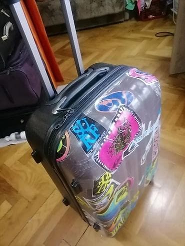 Kofer veliki tvrdi šarene boje na 4 točkića oko 65 /40 /25 . sve na lalafo.rs — 9 Kofer veliki tvrdi šarene boje na 4 točkića oko 65 /40 /25 . sve — 9