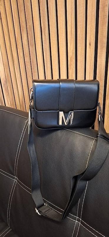 Mona torbice/crna. - Materijal: veštačka koža glatke teksture - na lalafo.rs — 1 Mona torbice/crna. - Materijal: veštačka koža glatke teksture - — 1