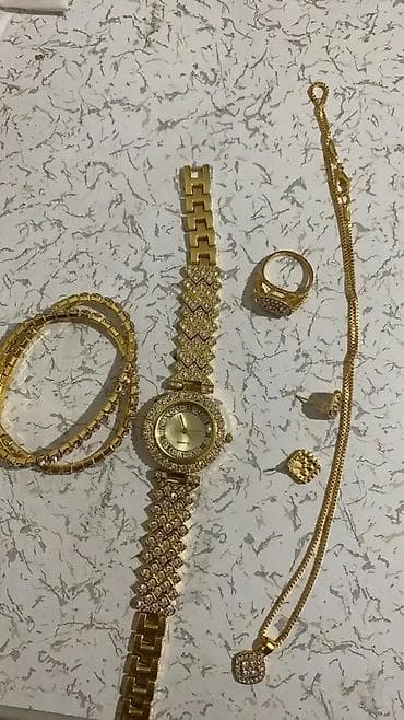 Luksuzni set nakita sa ručnim satom – ženski komplet Sadržaj seta: - na lalafo.rs — 8 Luksuzni set nakita sa ručnim satom – ženski komplet Sadržaj seta: - — 8