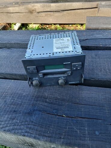 Audio oprema za auto: 2 kom. 60e Volvo fabrički auto radio/CD plejer HU-605 - Originalni na lalafo.rs Audio oprema za auto: 2 kom. 60e Volvo fabrički auto radio/CD plejer HU-605 - Originalni