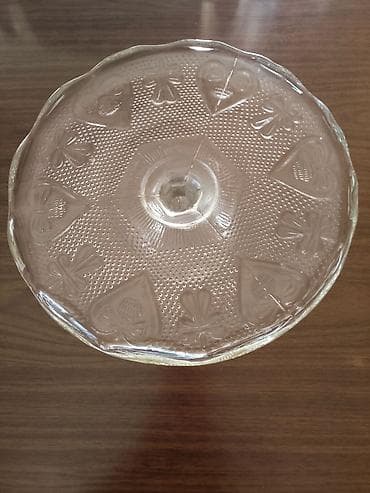 Home & Garden: Staklena tacna/postaolje za torte i kolače na stalku. - Materijal at lalafo.rs — 1 Home & Garden: Staklena tacna/postaolje za torte i kolače na stalku. - Materijal — 1