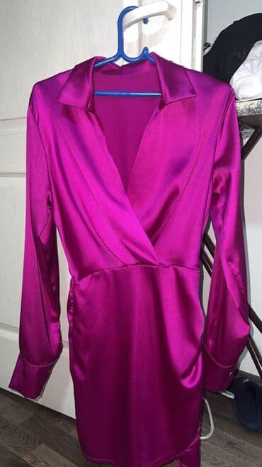 Svilenkasta haljina košulja-kroja u intenzivnoj na lalafo.rs Svilenkasta haljina košulja-kroja u intenzivnoj