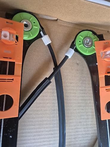 dve suknje po: Podizač stakla – kompletan mehanizam sa sajlama Audi A3 8P 5 vrata - at lalafo.rs — 2 dve suknje po: Podizač stakla – kompletan mehanizam sa sajlama Audi A3 8P 5 vrata - — 2