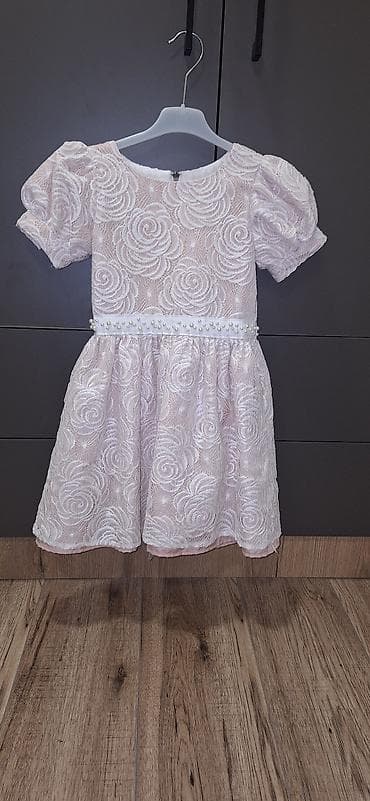 Svečana haljina za devojčice, idealna za posebne prilike. Haljina je na lalafo.rs — 1 Svečana haljina za devojčice, idealna za posebne prilike. Haljina je — 1