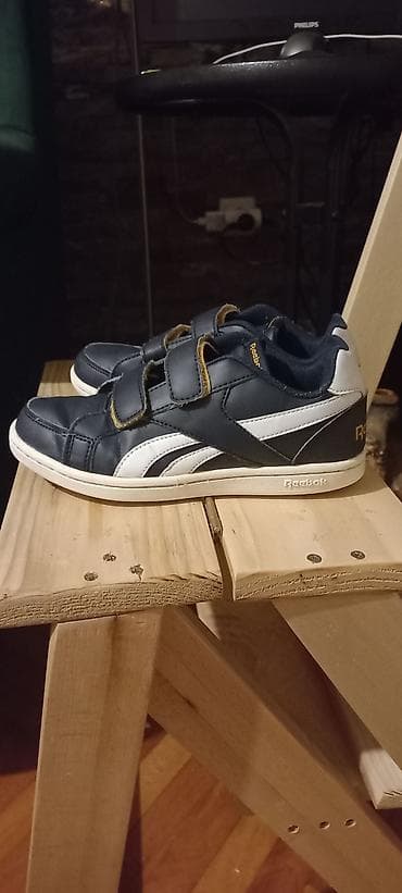 Odlično očuvane. kratko nošene. vel.33 na lalafo.rs — 1 Odlično očuvane. kratko nošene. vel.33 — 1