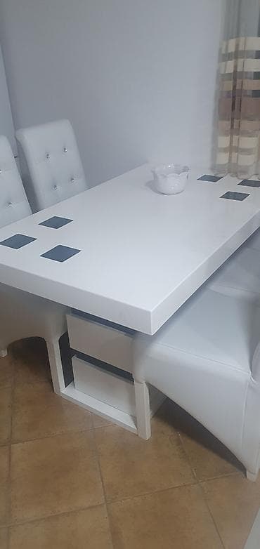 Sto i 4 stolice na prodaju na lalafo.rs Sto i 4 stolice na prodaju