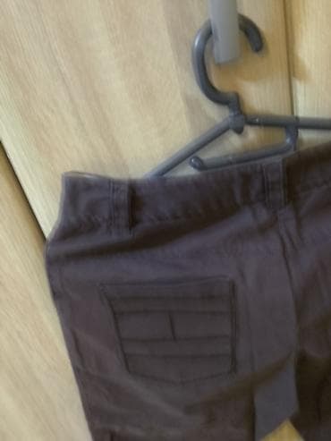 bermude teksas br: Tomi Hilfinger,3/4 pantalone,boja cokolade.Bez ostecenja.Cena 600 na lalafo.rs — 4 bermude teksas br: Tomi Hilfinger,3/4 pantalone,boja cokolade.Bez ostecenja.Cena 600 — 4
