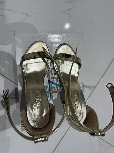 Zlatne sandale, 38 broj, u odličnom stanju, nošene samo jednom na lalafo.rs — 4 Zlatne sandale, 38 broj, u odličnom stanju, nošene samo jednom — 4