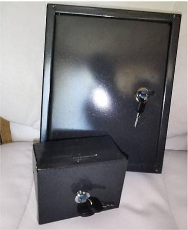 Sef + PLUS mali sef Komplet 2 sefa Svaki sef ima sopstvenu bravu i na lalafo.rs — 2 Sef + PLUS mali sef Komplet 2 sefa Svaki sef ima sopstvenu bravu i — 2