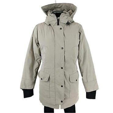 Jakna canada goose, vel. Xs, perjana marka: canada goose veličina: xs at lalafo.rs Jakna canada goose, vel. Xs, perjana marka: canada goose veličina: xs