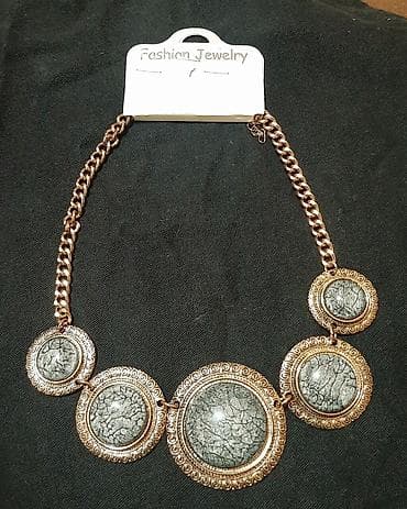 Unikatna ogrlica iz 90-tih godina Boja zlatna sa sivkastim dragim na lalafo.rs — 9 Unikatna ogrlica iz 90-tih godina Boja zlatna sa sivkastim dragim — 9