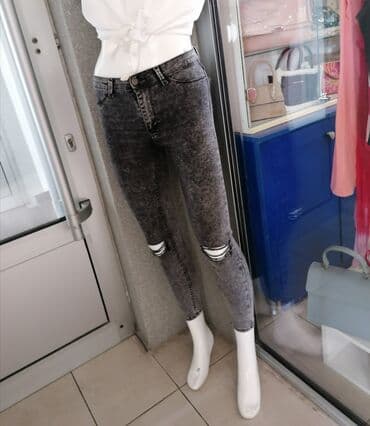 Predivne sive farmerice Na kolenima pocepan model Vel 26 sa puno na lalafo.rs — 2 Predivne sive farmerice Na kolenima pocepan model Vel 26 sa puno — 2