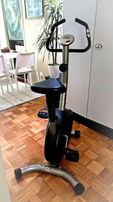 Sobni bicikl AB Fit – kompaktni kardio trenažer za kućni trening za na lalafo.rs Sobni bicikl AB Fit – kompaktni kardio trenažer za kućni trening za