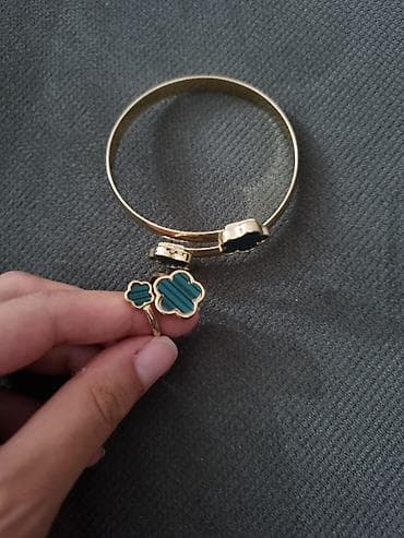 Set nakita koji uključuje prsten i narukvicu, oba ukrašena motivima at lalafo.rs — 2 Set nakita koji uključuje prsten i narukvicu, oba ukrašena motivima — 2