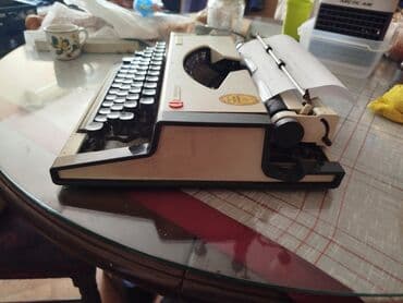 Antique devices: Olympia mehanička pisaća mašina sa koferom Nepoznato stanje. Mora at lalafo.rs — 10 Antique devices: Olympia mehanička pisaća mašina sa koferom Nepoznato stanje. Mora — 10