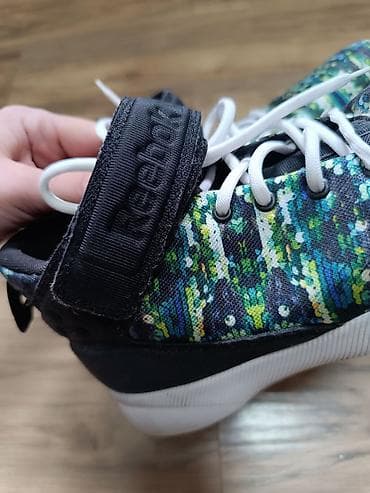 Reebok patike sa šarenim printom i kaišem na čičak - Model: visoke na lalafo.rs — 6 Reebok patike sa šarenim printom i kaišem na čičak - Model: visoke — 6