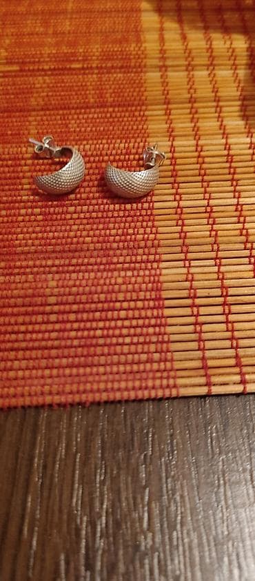 zenske original guess: Minđuše u obliku polumeseca – srebrne - Tip: ženske minđuše na šraf na lalafo.rs — 2 zenske original guess: Minđuše u obliku polumeseca – srebrne - Tip: ženske minđuše na šraf — 2