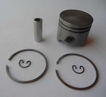 Klip set za dvotaktni motor Opis: - Komplet sadrži: klip na lalafo.rs Klip set za dvotaktni motor Opis: - Komplet sadrži: klip