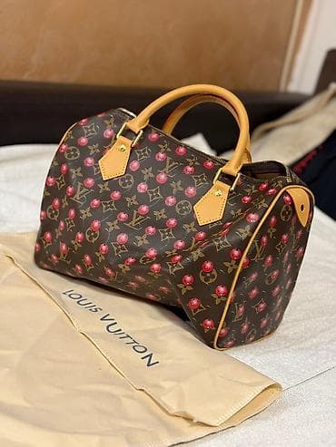 Louis Vuitton torba – monogram platno sa printom trešanja - Model na lalafo.rs — 2 Louis Vuitton torba – monogram platno sa printom trešanja - Model — 2