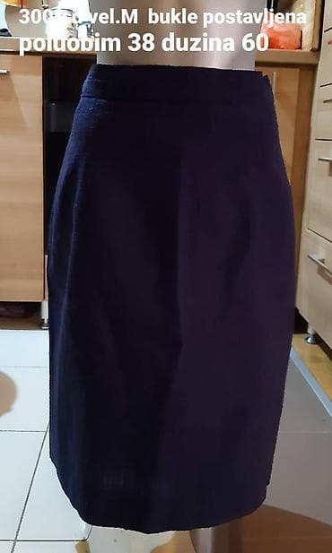 Tamno plava suknja od bukle tkanine, postavljena. Kroj klasičan, ravna na lalafo.rs — 1 Tamno plava suknja od bukle tkanine, postavljena. Kroj klasičan, ravna — 1