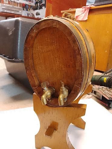 Other garden items: Drvena bačvica na postolju sa dva bakarna slavina - Materijal: puno at lalafo.rs — 3 Other garden items: Drvena bačvica na postolju sa dva bakarna slavina - Materijal: puno — 3