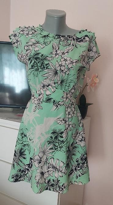 Letnja haljina sa tropskim printom - Model: kratka A-kroja, blago na lalafo.rs Letnja haljina sa tropskim printom - Model: kratka A-kroja, blago