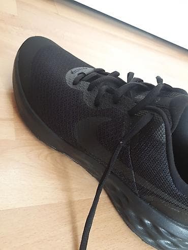 Patike Nike original. Samo jednom obuvene, tesne su mi zato ih na lalafo.rs — 4 Patike Nike original. Samo jednom obuvene, tesne su mi zato ih — 4