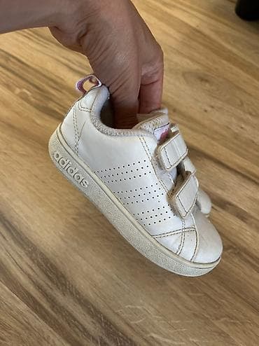 Patike Adidas za devojcice. U odličnom stanju. Veličina 25 na lalafo.rs — 1 Patike Adidas za devojcice. U odličnom stanju. Veličina 25 — 1
