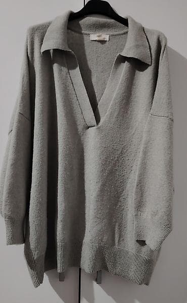 dve suknje po: Oversize džemper sa kragnom i dubokim V-izrezom - Boja: svetlosiva - na lalafo.rs — 1 dve suknje po: Oversize džemper sa kragnom i dubokim V-izrezom - Boja: svetlosiva - — 1