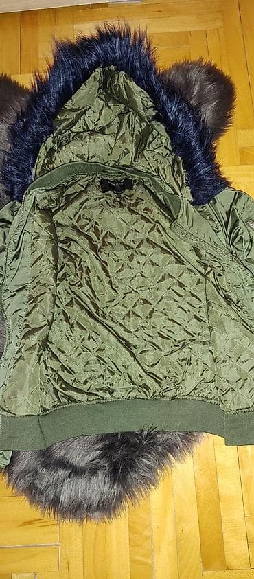 Zelena bomber jakna sa kapuljačom i bogatom veštačkom krznom u na lalafo.rs — 4 Zelena bomber jakna sa kapuljačom i bogatom veštačkom krznom u — 4