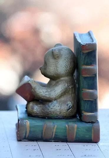 Stari Porcelanski držač knjiga RUČNO BOJENO 0,7 kg. Stari Porcelanski na lalafo.rs Stari Porcelanski držač knjiga RUČNO BOJENO 0,7 kg. Stari Porcelanski