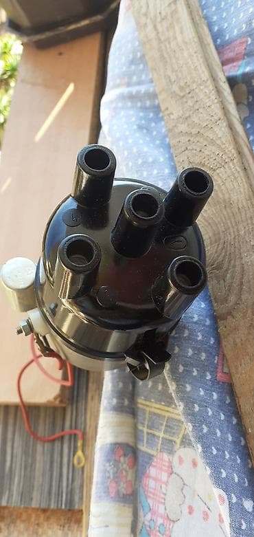 Transport: Automobilski razvodnik paljenja (distriburor) za benzinski motor, 4 at lalafo.rs — 4 Transport: Automobilski razvodnik paljenja (distriburor) za benzinski motor, 4 — 4