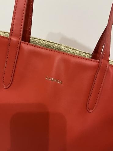 dve suknje po: Cappisa torba – shopper/tote model - Brend: Carpisa (metalni logo na na lalafo.rs — 2 dve suknje po: Cappisa torba – shopper/tote model - Brend: Carpisa (metalni logo na — 2