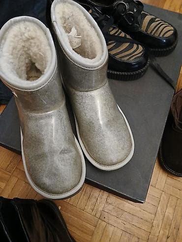 Ugg u broju 38. slabo nosene. vuna unutra at lalafo.rs — 2 Ugg u broju 38. slabo nosene. vuna unutra — 2