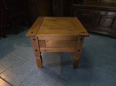 Antique Club Tables: Stocic u odlicnom stanju. Duzina 58 cm Sirina 58cm Visina 53 cm at lalafo.rs — 2 Antique Club Tables: Stocic u odlicnom stanju. Duzina 58 cm Sirina 58cm Visina 53 cm — 2