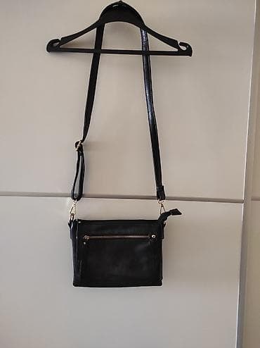 Torba Shooter sa sitnim tragovima koriscenja na lalafo.rs Torba Shooter sa sitnim tragovima koriscenja