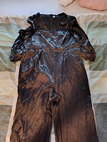 Crni satenski kombinezon - Materijal: glatki, sjajni saten sa blagim na lalafo.rs Crni satenski kombinezon - Materijal: glatki, sjajni saten sa blagim