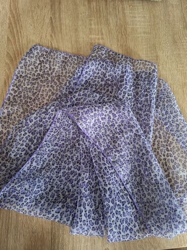 Ljubicasta marama sa leopard printom, na jednom mestu izvucen konac na lalafo.rs Ljubicasta marama sa leopard printom, na jednom mestu izvucen konac