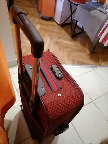 Akcija! Kofer putni na točkiće manji dobar. Oko 50 /35 /20. Lep na lalafo.rs — 5 Akcija! Kofer putni na točkiće manji dobar. Oko 50 /35 /20. Lep — 5