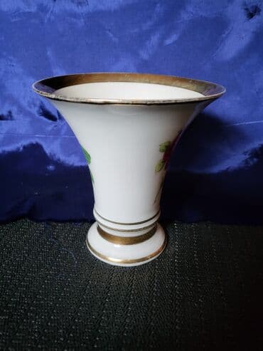 Vinyl records: Vaza porcelanska 1966g+ Furstwnberg Nemacka. Nemacka porcelanska vaza at lalafo.rs — 7 Vinyl records: Vaza porcelanska 1966g+ Furstwnberg Nemacka. Nemacka porcelanska vaza — 7