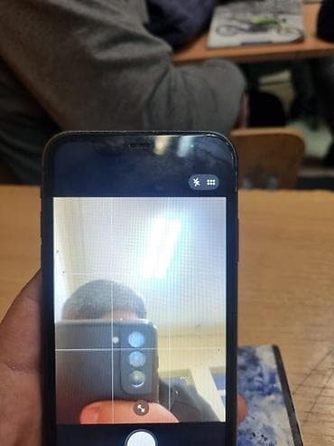 IPhone 11, crni,128gb,100% Stanje: •Zadnje staklo slomljeno(vidi se na lalafo.rs IPhone 11, crni,128gb,100% Stanje: •Zadnje staklo slomljeno(vidi se