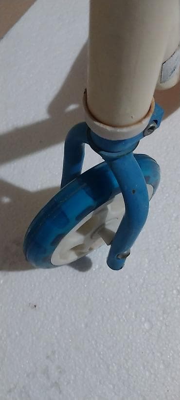 Sports & Leisure: Dečiji trotinet sa 3 točka - Konstrukcija: prednji točak + dva zadnja at lalafo.rs — 8 Sports & Leisure: Dečiji trotinet sa 3 točka - Konstrukcija: prednji točak + dva zadnja — 8