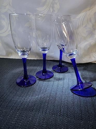 Holandske nove vintaz case za vino. Case za vino staklo,kobaltno na lalafo.rs Holandske nove vintaz case za vino. Case za vino staklo,kobaltno