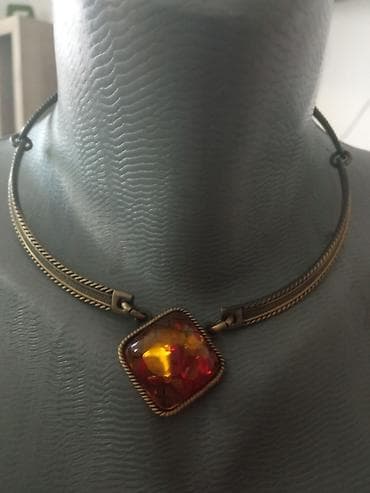 Ogrlica sa priveskom, Materijal: Mesing na lalafo.rs Ogrlica sa priveskom, Materijal: Mesing